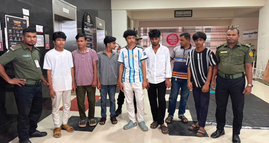 নজরুল বিশ্ববিদ্যালয় ক্যাম্পাসে ছাত্রীদের আপত্তিকর ভিডিও ধারণের অভিযোগ, আটক ৬