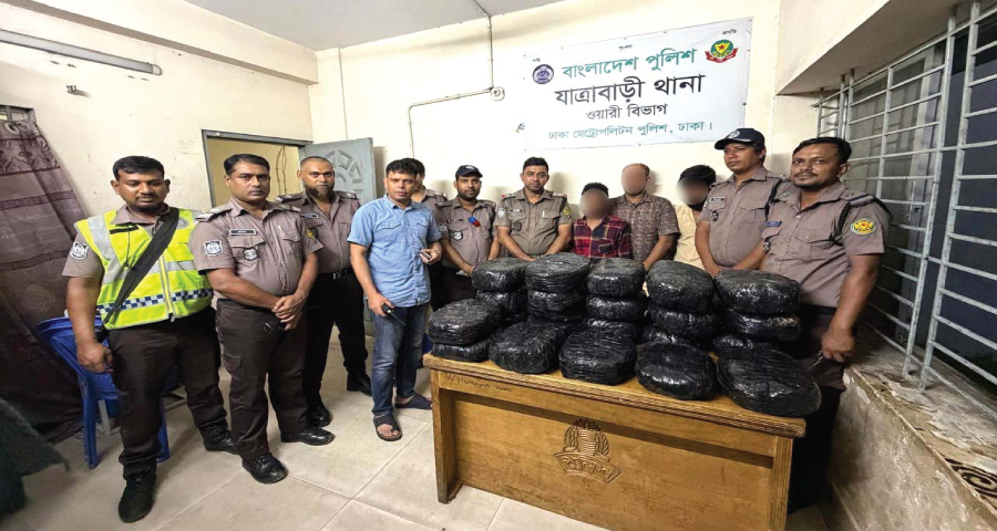 ট্রাফিক পুলিশের সহায়তায় যাত্রাবাড়ীতে ৪৪ কেজি গাঁজাসহ ৩ মাদক কারবারি গ্রেফতার