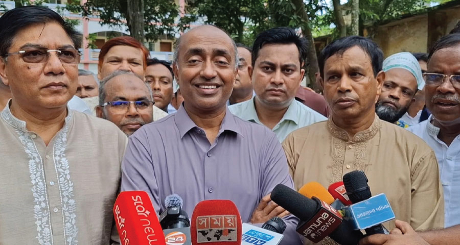 শেখ হাসিনা দেশে এলে আমরা হাতকড়া নিয়ে দাঁড়িয়ে থাকব: আইনমন্ত্রী