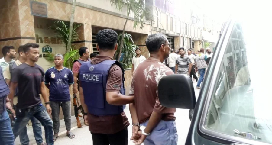 ‘ভুল ডাকাতি’র খবরে বনশ্রীতে পুলিশের অভিযান, তথ্যদাতাই আটক