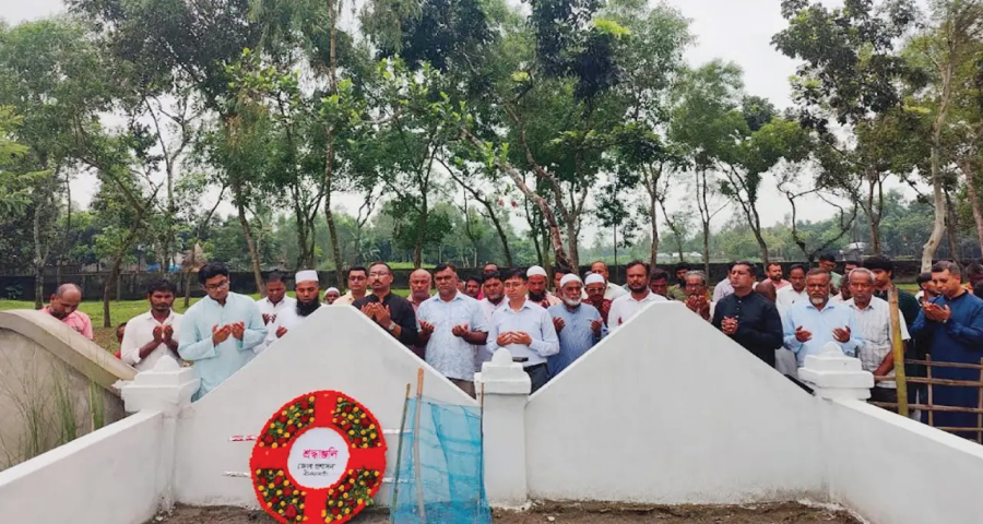 মাইলস্টোনে নিহত মাহেরীন চৌধুরীর সমাধিতে জেলা প্রশাসকের শ্রদ্ধা