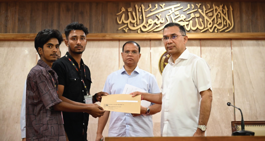 গুমের শিকার ও জুলাই শহীদ পরিবারের ৭৪ জনকে নিয়োগপত্র দিলেন প্রধানমন্ত্রী