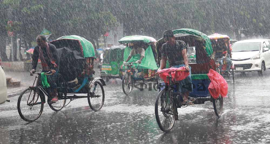 ৪ বিভাগে ভারি বৃষ্টির সতর্কতা জারি, ভূমিধসের আশঙ্কা