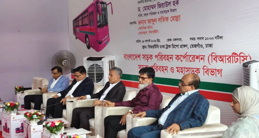 চলন্ত বাসে পরীক্ষামূলক স্যাটেলাইট ইন্টারনেট চালু করল বিএসসিএল
