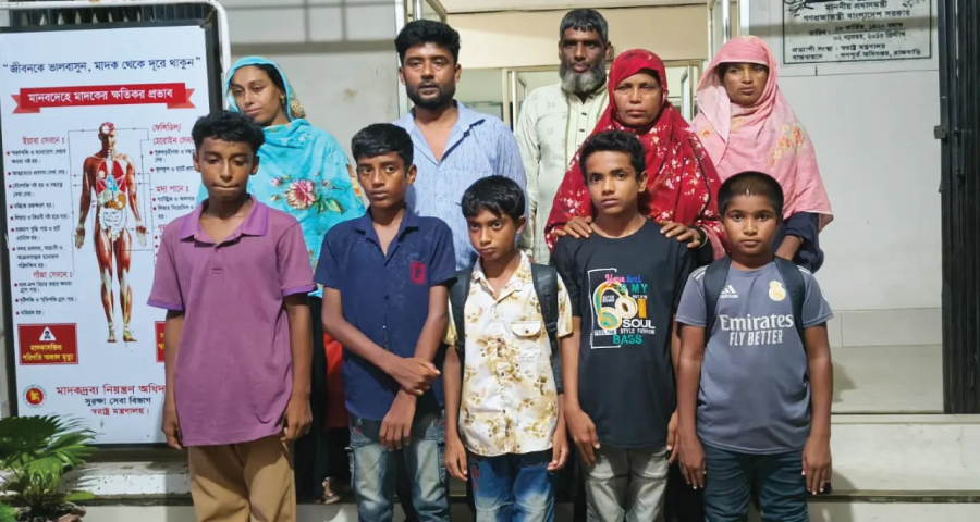 কৌতূহলের বশে দৌলতদিয়ায় ৫ শিশু, পুলিশের সহায়তায় পরিবারের কাছে ফিরল