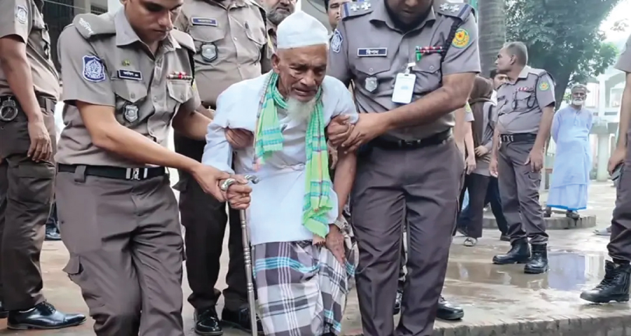 ১০ বছরের দণ্ড পাওয়া ‘১০৪ বছরের’ আসামির আত্মসমর্পণ