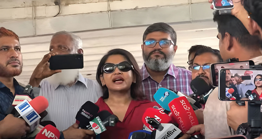 দেশে ফিরেই আওয়ামী লীগকে ‘ভবিষ্যতের রাজনীতি’ নিয়ে সতর্ক করলেন বাঁধন