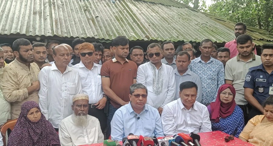 আবু সাঈদের বাড়ি ও কবরস্থানের উন্নয়নে এক কোটি টাকা বরাদ্দের ঘোষণা