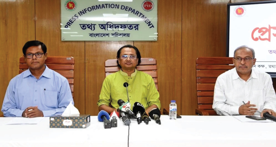সরকারের মেয়াদ পাঁচ বছর, সেই বাস্তবতা মেনে রাজনীতি করা উচিত: তথ্য উপদেষ্টা