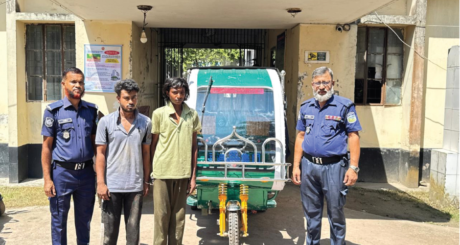 ঈশ্বরগঞ্জে চালককে ছুরিকাঘাত করে ইজিবাইক ছিনতাই, গ্রেপ্তার ২