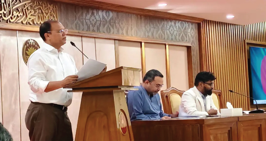 সবকিছুর সমালোচনা না করে সরকারকে সহযোগিতা করা উচিত