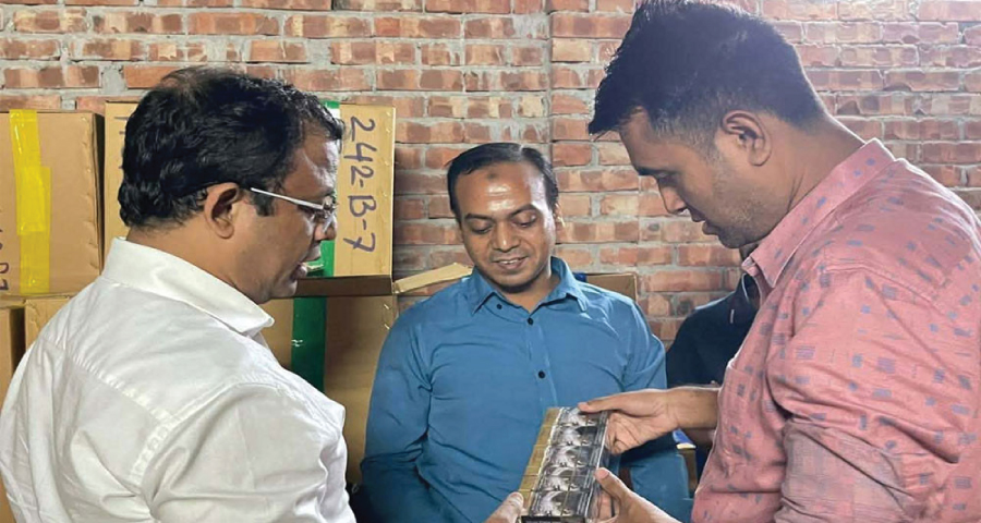 গাজীপুরে সিগারেট কারখানায় দেয়াল টপকে ভ্যাট কর্মকর্তাদের অভিযান, ৭২ কোটি টাকার রাজস্ব ফাঁকি উদঘাটন