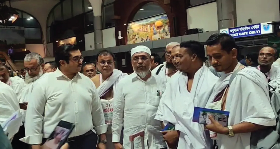 নেত্রকোণার ৪৭ নেতাকর্মীকে নিজ খরচে ওমরাহে পাঠালেন লুৎফুজ্জামান বাবর