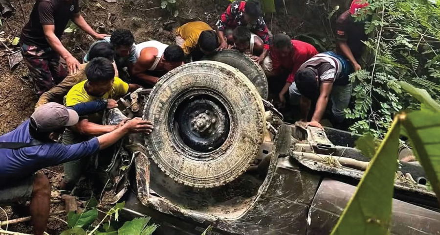 বান্দরবানে পর্যটকবাহী গাড়ি খাদে, নিহত ২