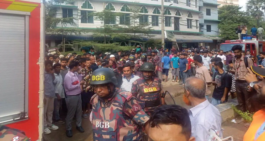 টঙ্গীতে ওষুধ কারখানায় ভয়াবহ আগুন, নিয়ন্ত্রণে ২০ ইউনিট