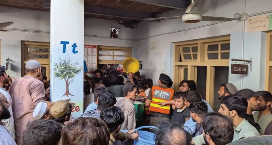 পাকিস্তানে স্কুলের ছাদ ধসে ২৮ শিশু ও এক শিক্ষকের মৃত্যু