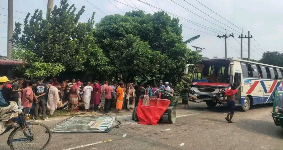 ময়মনসিংহে সিএনজিকে বাসের ধাক্কা, শিশুসহ নিহত ৭