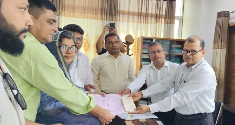 সংরক্ষিত নারী আসনের উপনির্বাচনে বিএনপির মনোনয়নপত্র জমা দিলেন এলিজা জামান