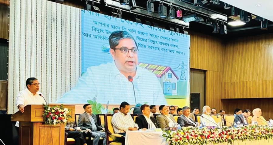নিজ বাসার সৌরবিদ্যুৎ থেকে জাতীয় গ্রিডে ১২০০ ইউনিট দিয়েছেন প্রধানমন্ত্রী: মীর শাহে আলম