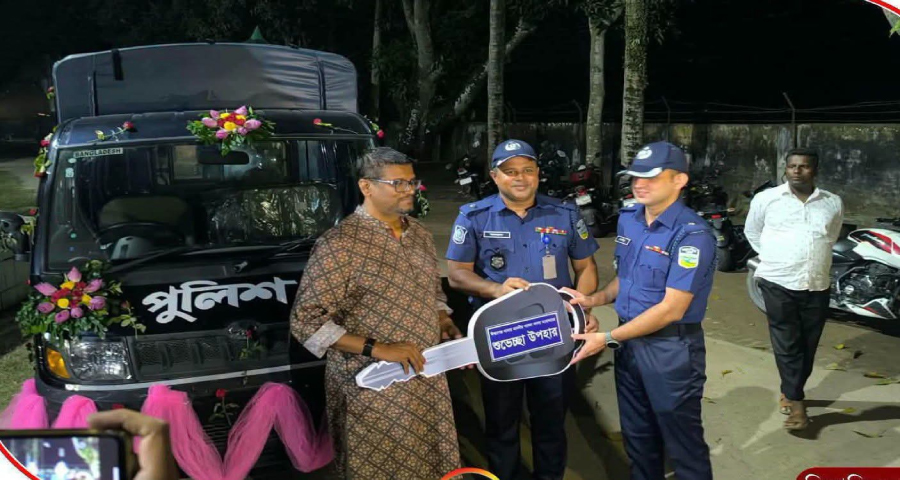 পুলিশের গাড়ি সংকট কাটাতে ঈশ্বরগঞ্জ থানায় কভার ভ্যান দিলেন এমপি মাজেদ