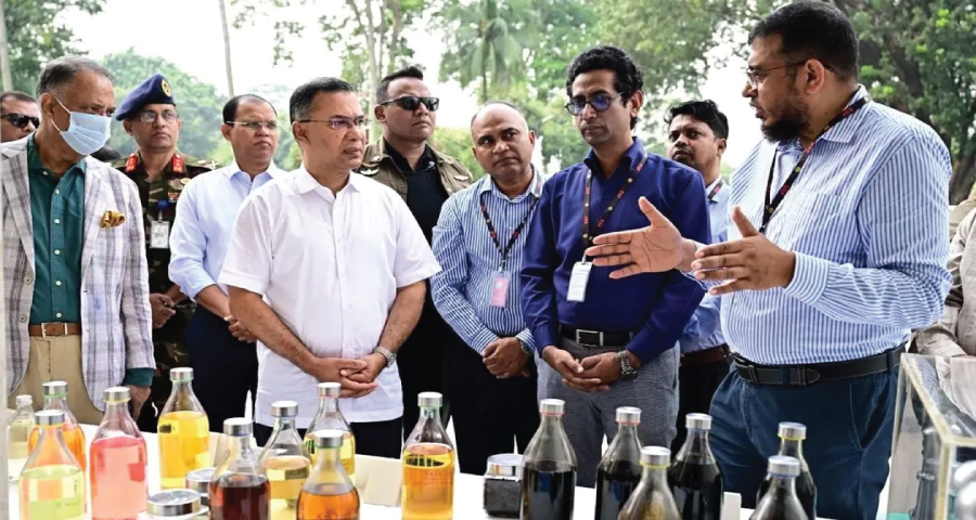 মানববর্জ্য ও কৃষিজ বর্জ্য থেকে জ্বালানি তেল উৎপাদনের প্রকল্প দেখলেন প্রধানমন্ত্রী