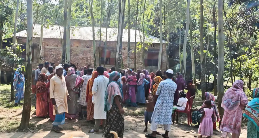 সম্পত্তির ভাগ নিয়ে বিরোধ, গাইবান্ধায় ৫ ঘণ্টা আটকে রইল বাবার জানাজা