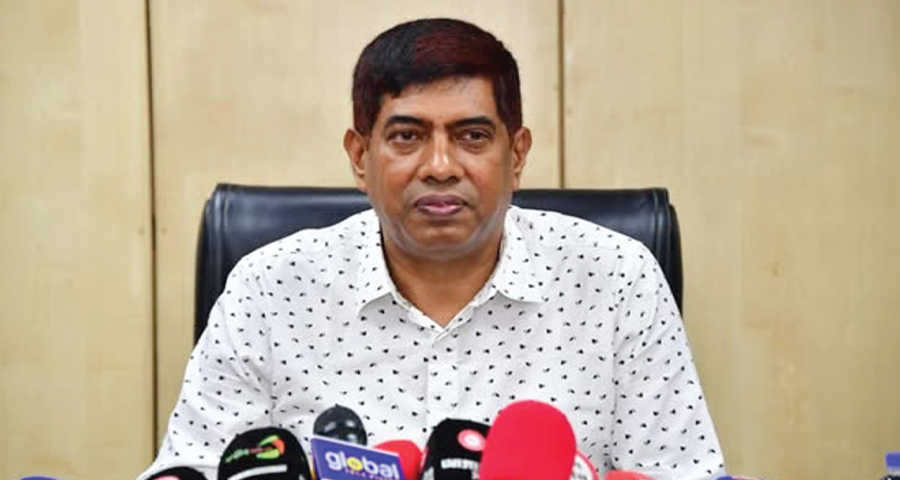 প্রতিমন্ত্রী ইশরাকের হাতে পিস্তল, আইনের ব্যত্যয় হলে ব্যবস্থা: ডিবিপ্রধান